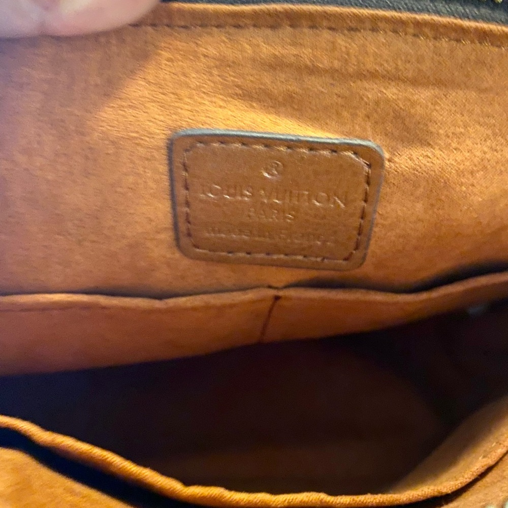 Beautiful Handbag ๐๐๐ - Picture 2 of 9
